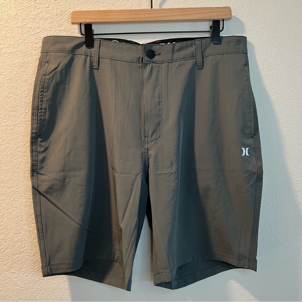 Men’s Hurley dark gray flat front shorts size 36